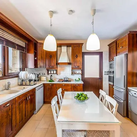 Petrides Вилла Аргака