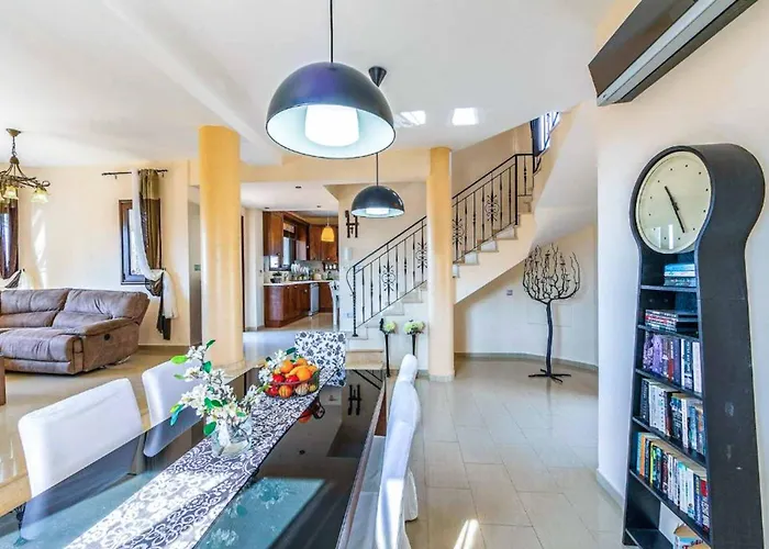 Petrides Villa Argaka