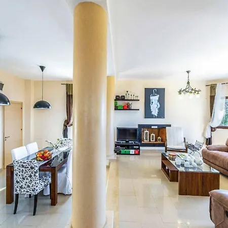 Villa Petrides